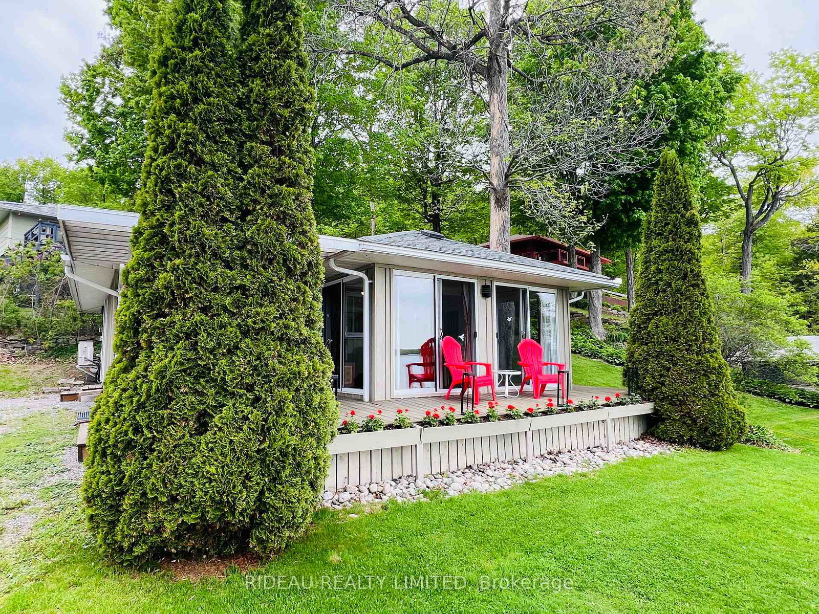 3545-r35-road-rideau-lakes-ontario-x13564996