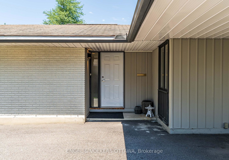 2995-cowan-crescent-ottawa-ontario-x13565014