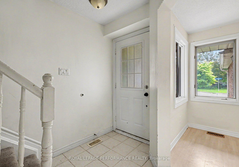 8-southport-drive-ottawa-ontario-x13565150