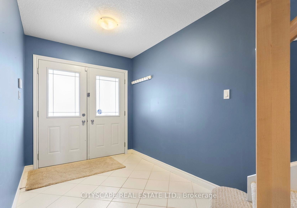 1831-reilly-walk-london-north-ontario-x13566726