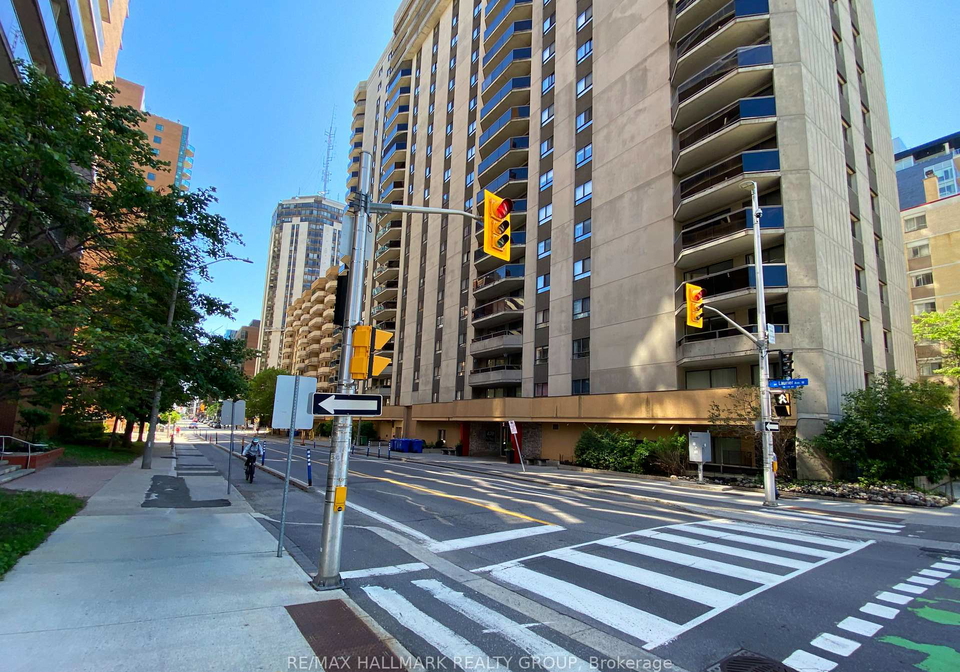 470-laurier-avenue-w-ottawa-ontario-x13567004