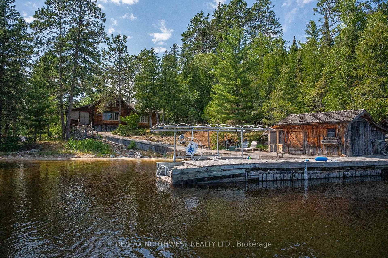 1-red-pine-island-rainy-river-remote-area-ontario-x13567270