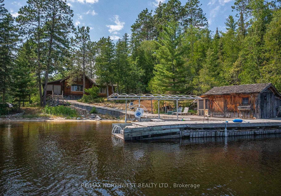 1-red-pine-island-rainy-river-remote-area-ontario-x13567270