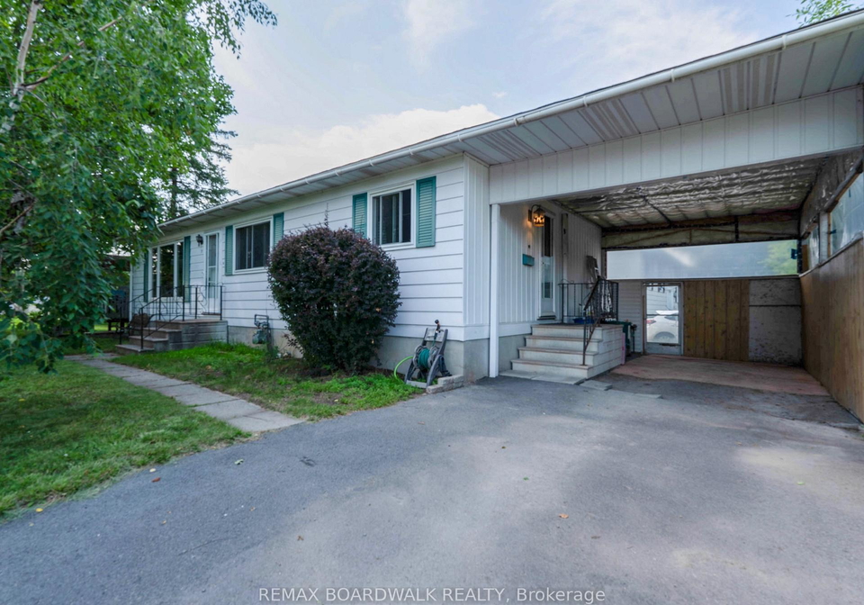 5-laurentian-place-arnprior-ontario-x13568480