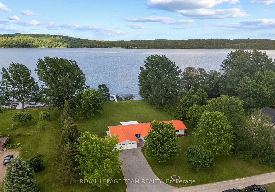 34-bird-lake-trail-whitewater-region-ontario-x13569448