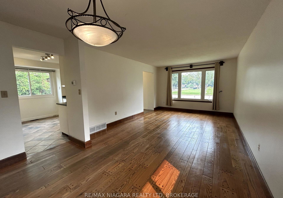 26-friars-court-st-catharines-ontario-x13570122