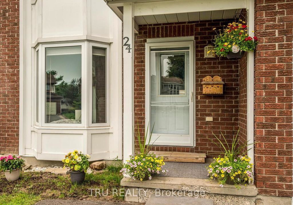 24-soho-crescent-ottawa-ontario-x13570342