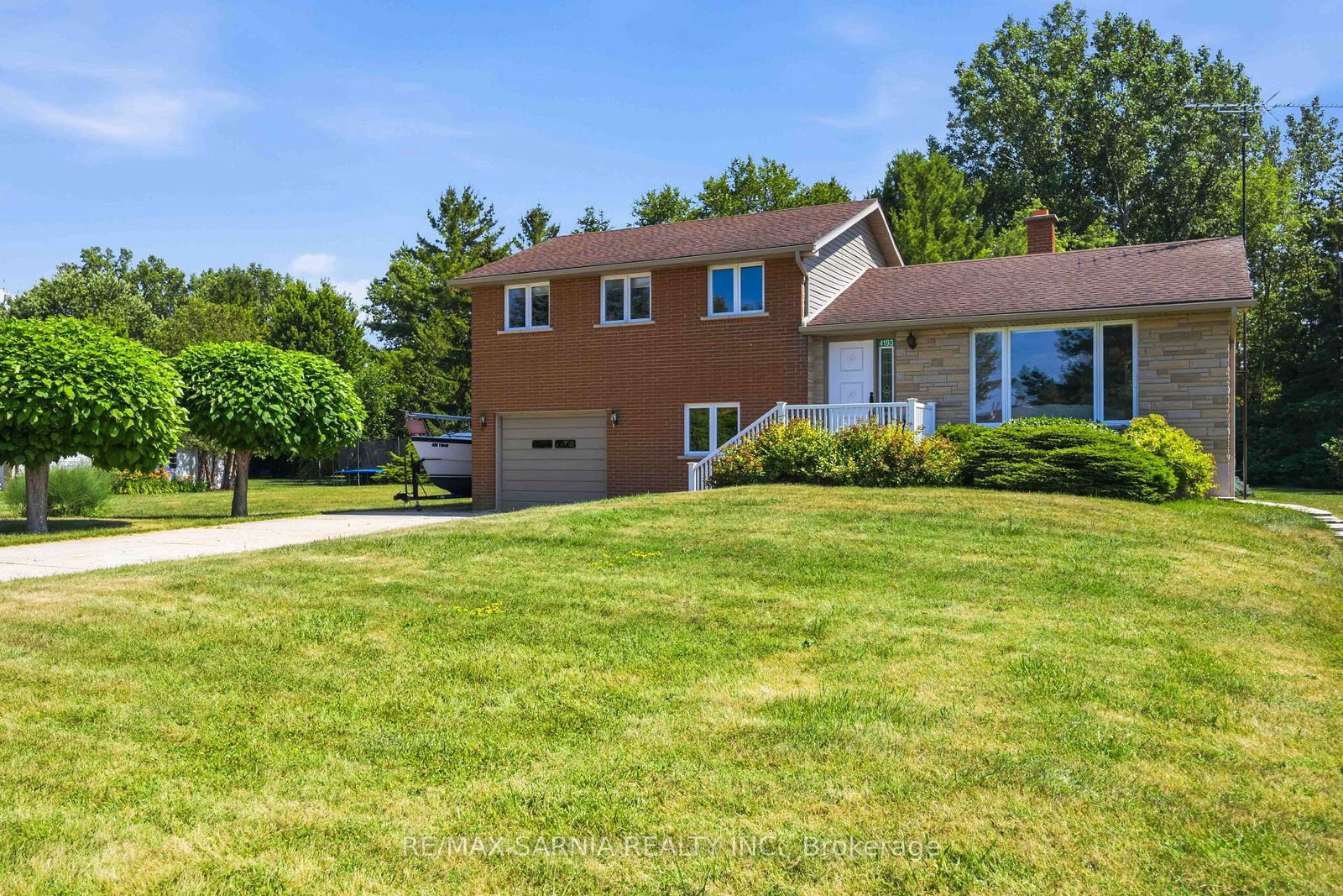 4193-bluepoint-drive-plympton-wyoming-ontario-x13570842