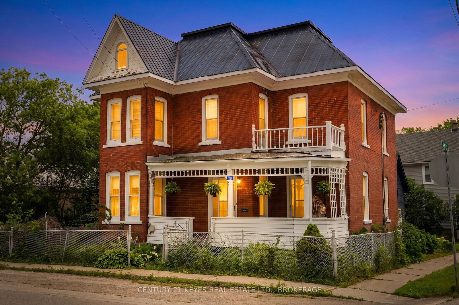 24-king-st-west-street-w-lansdowne-village-ontario-x13571100