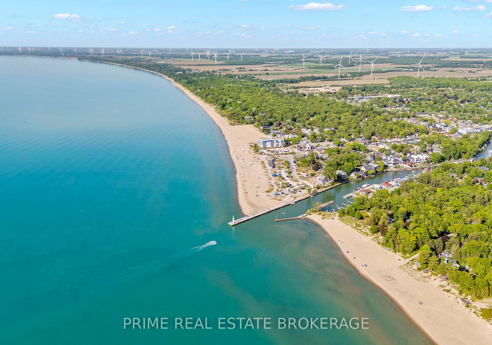 10392-grand-oaks-drive-lambton-shores-ontario-x13571234