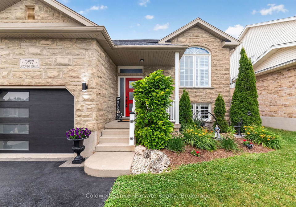 957-gzowski-street-centre-wellington-ontario-x13571318