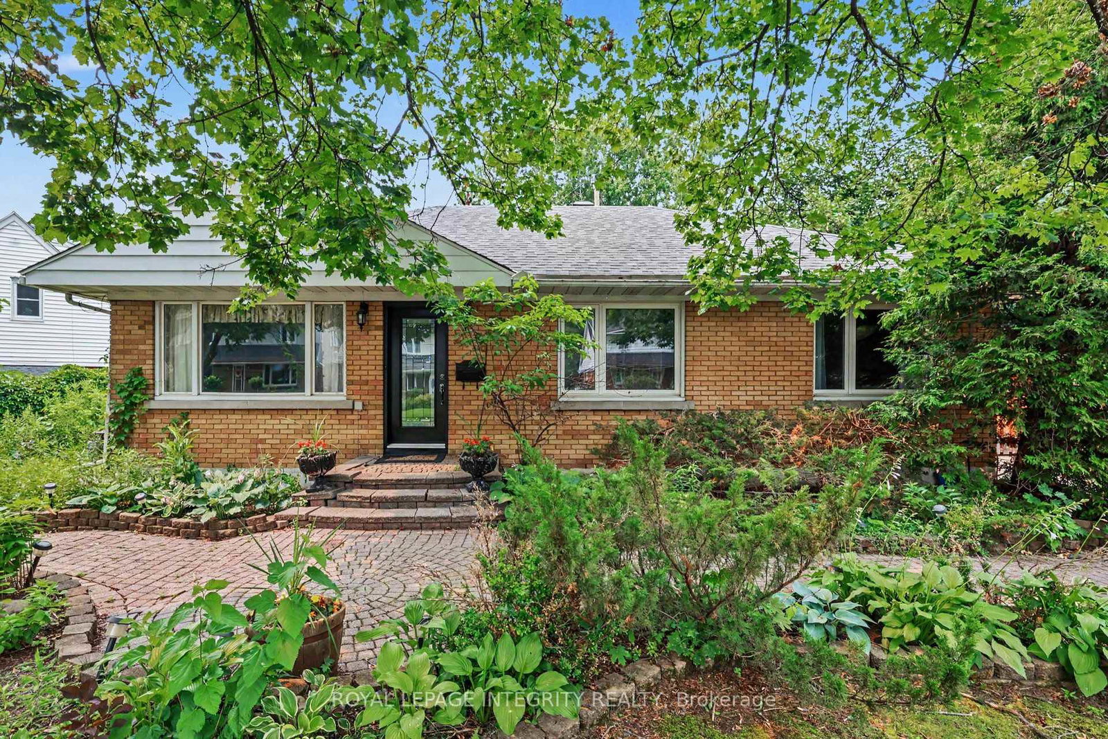2076-niagara-drive-ottawa-ontario-x13571380