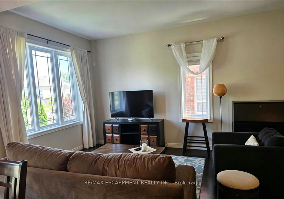 6-chestnut-drive-grimsby-ontario-x13572132