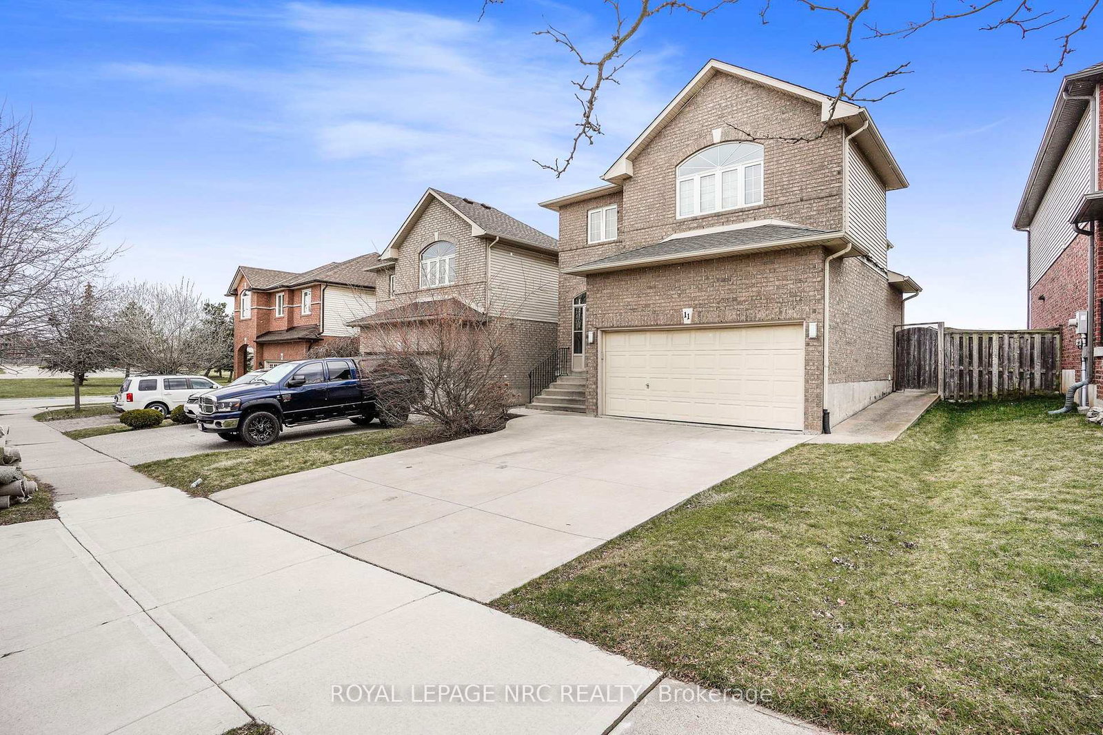 11-meadow-wood-crescent-hamilton-ontario-x13573284