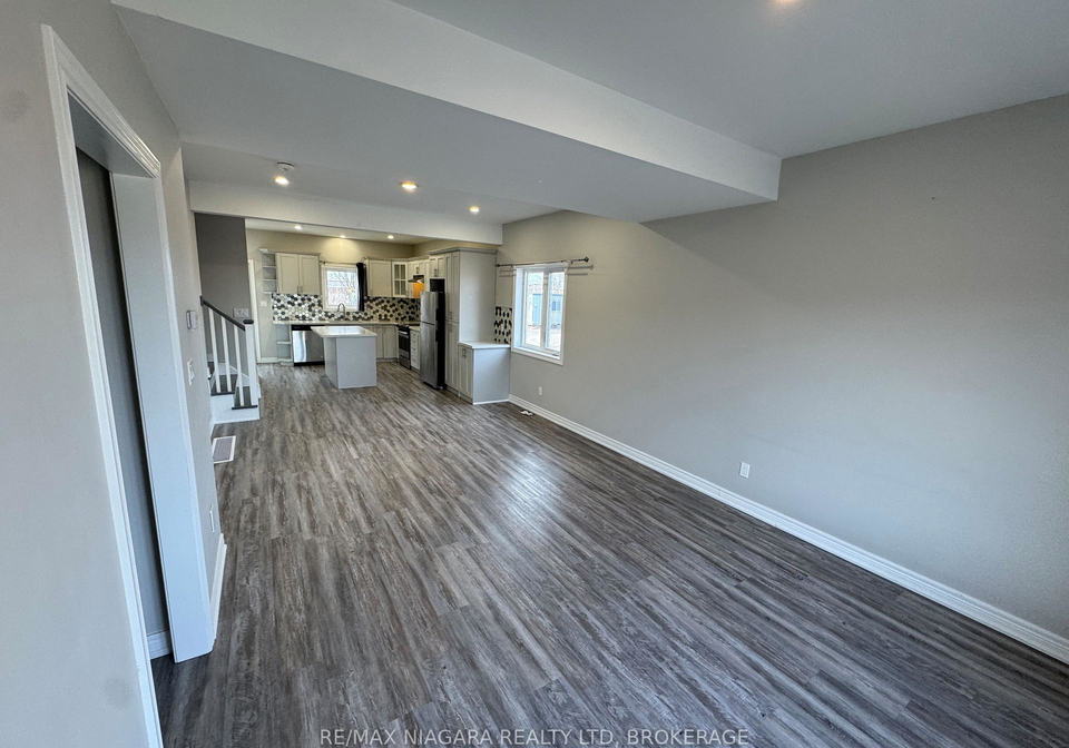 8196-mcleod-road-niagara-falls-ontario-x13573718