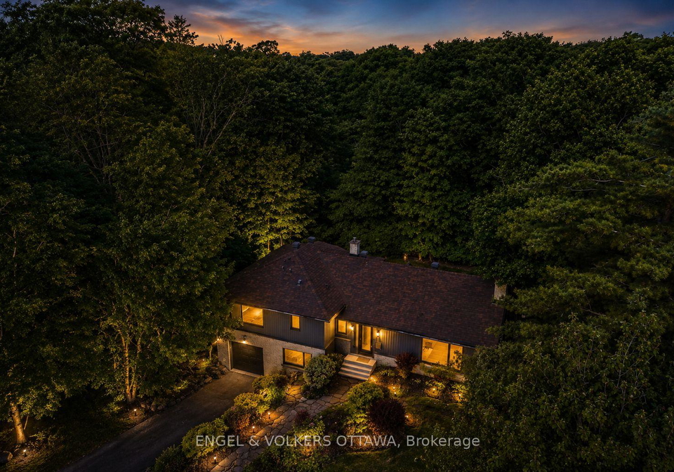 1-amberly-place-ottawa-ontario-x13573922
