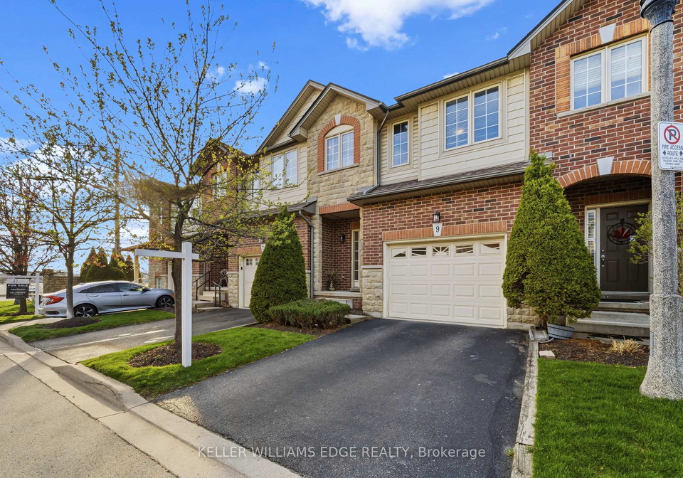 9-liddycoat-lane-hamilton-ontario-x13574188