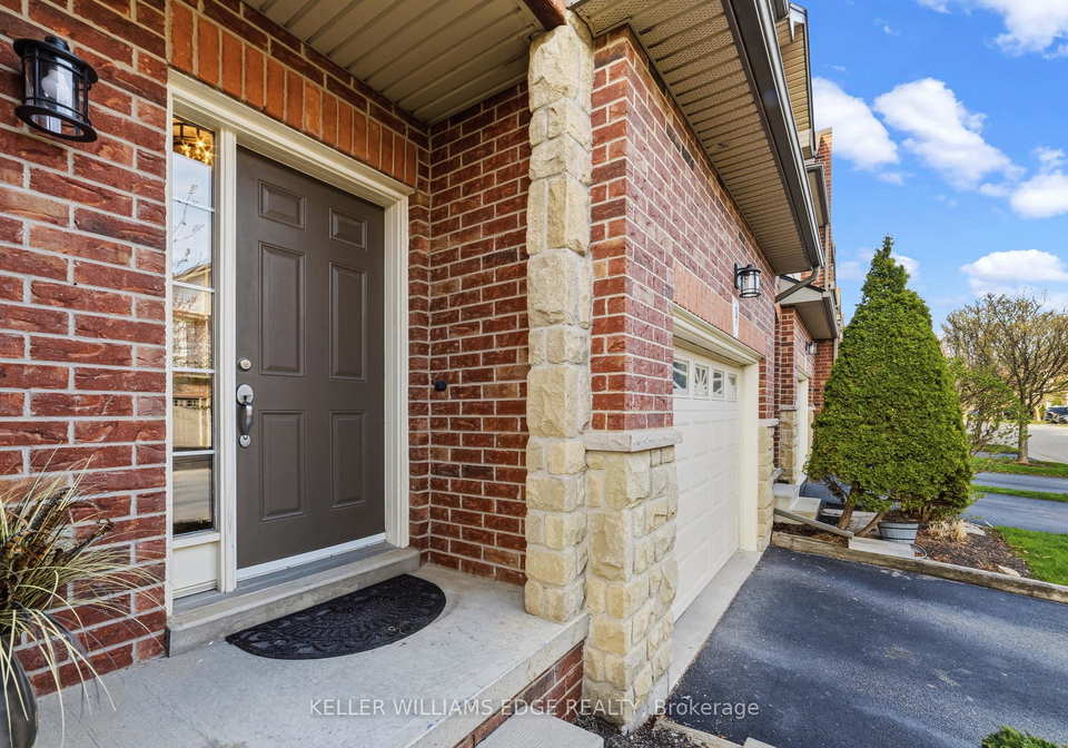 9-liddycoat-lane-hamilton-ontario-x13574188