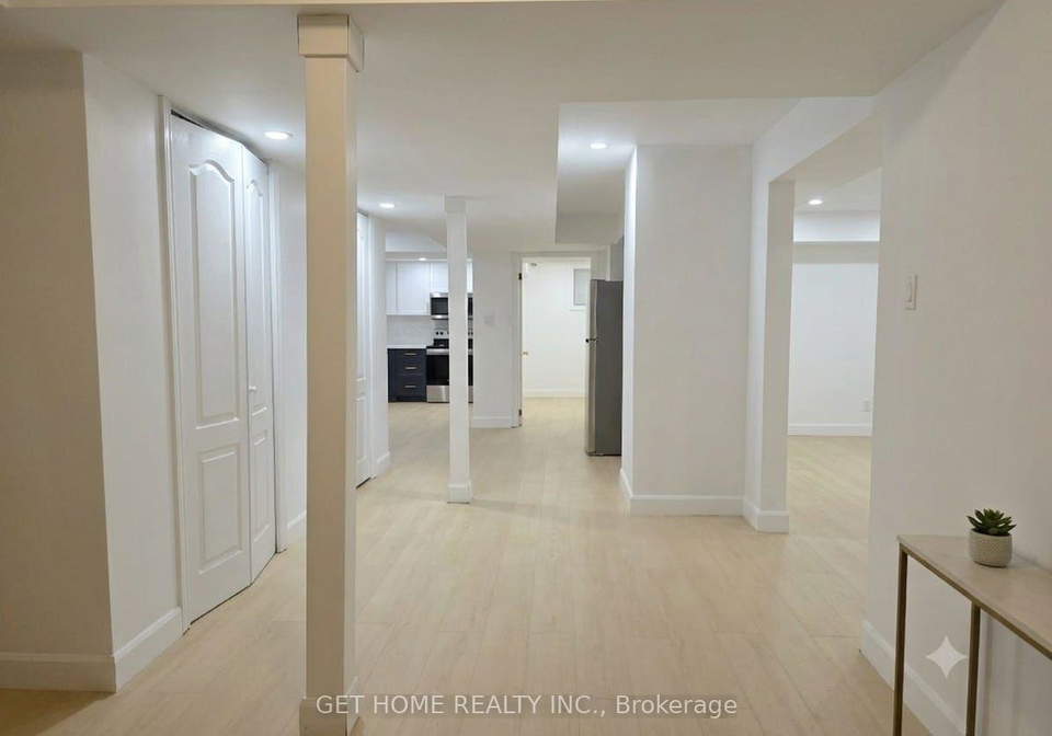 18-dewsbury-way-hamilton-ontario-x13574852