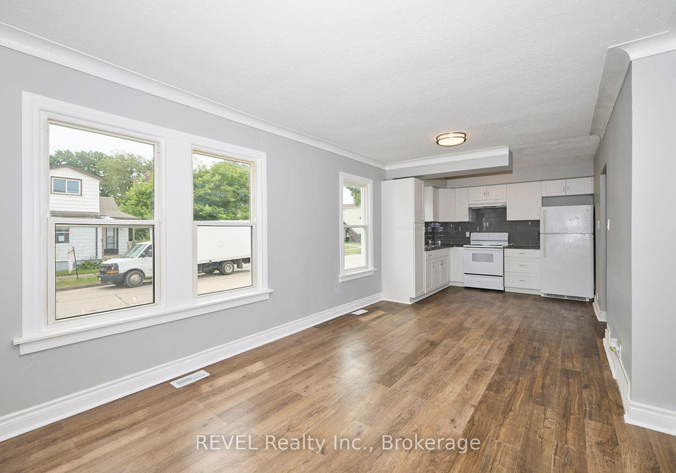 43-cosby-avenue-st-catharines-ontario-x13575464
