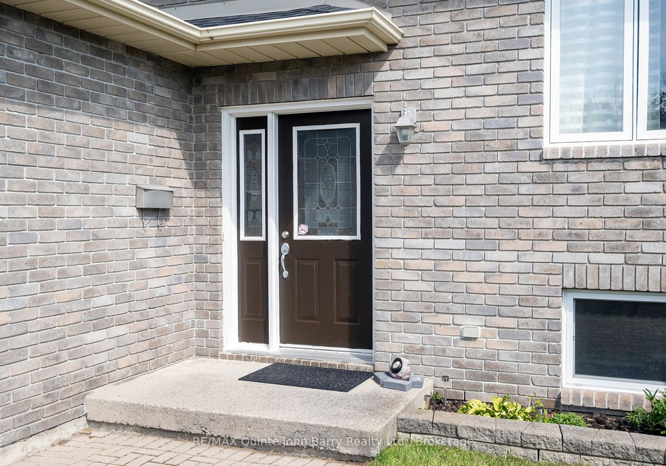 152-nicholas-street-quinte-west-ontario-x13575474