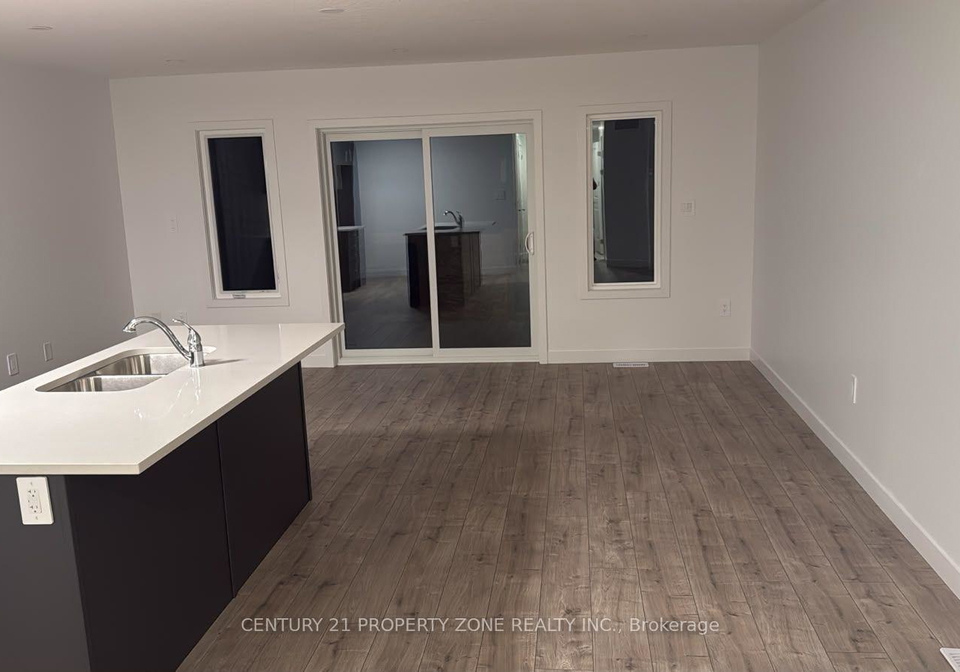 4-red-oak-common-cambridge-ontario-x13575678
