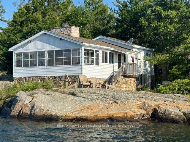 1540-georgian-bay-water-the-archipelago-ontario-x13575960