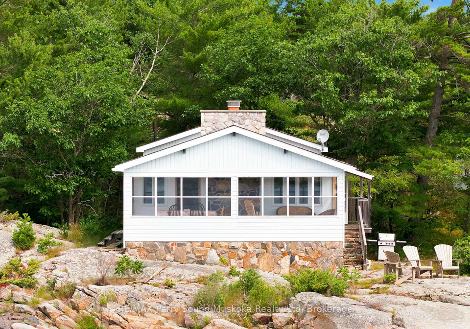1540-georgian-bay-water-the-archipelago-ontario-x13575960