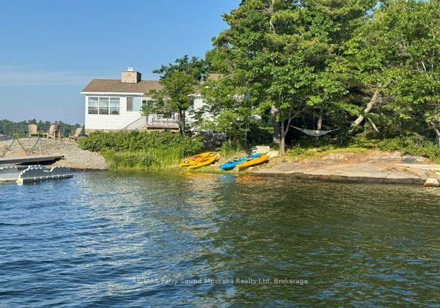 1540-georgian-bay-water-the-archipelago-ontario-x13575960