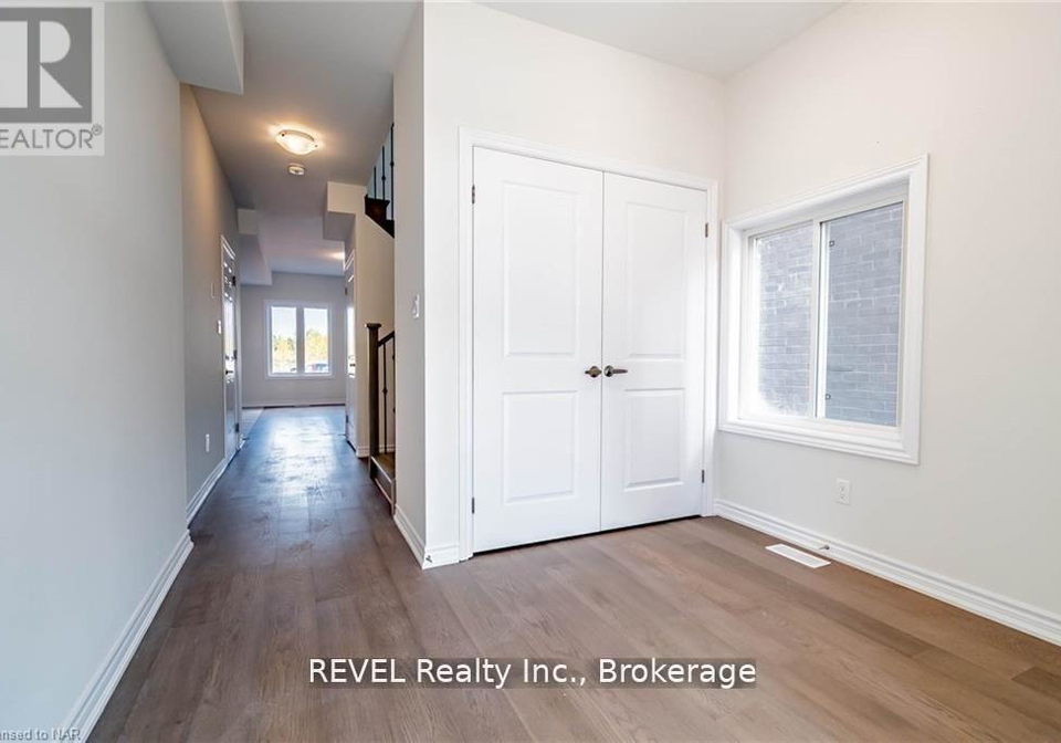 77-renfrew-trail-welland-ontario-x13578298