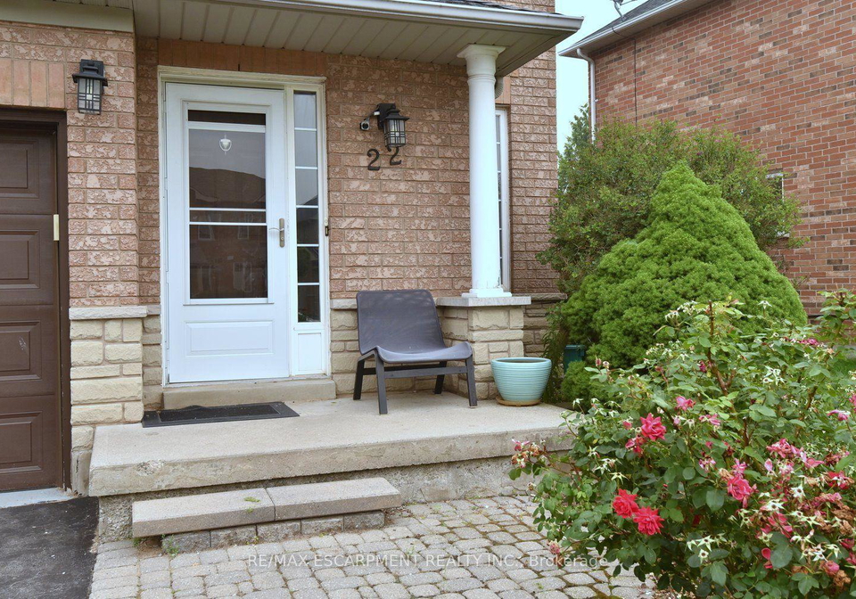 22-moore-crescent-hamilton-ontario-x13578462