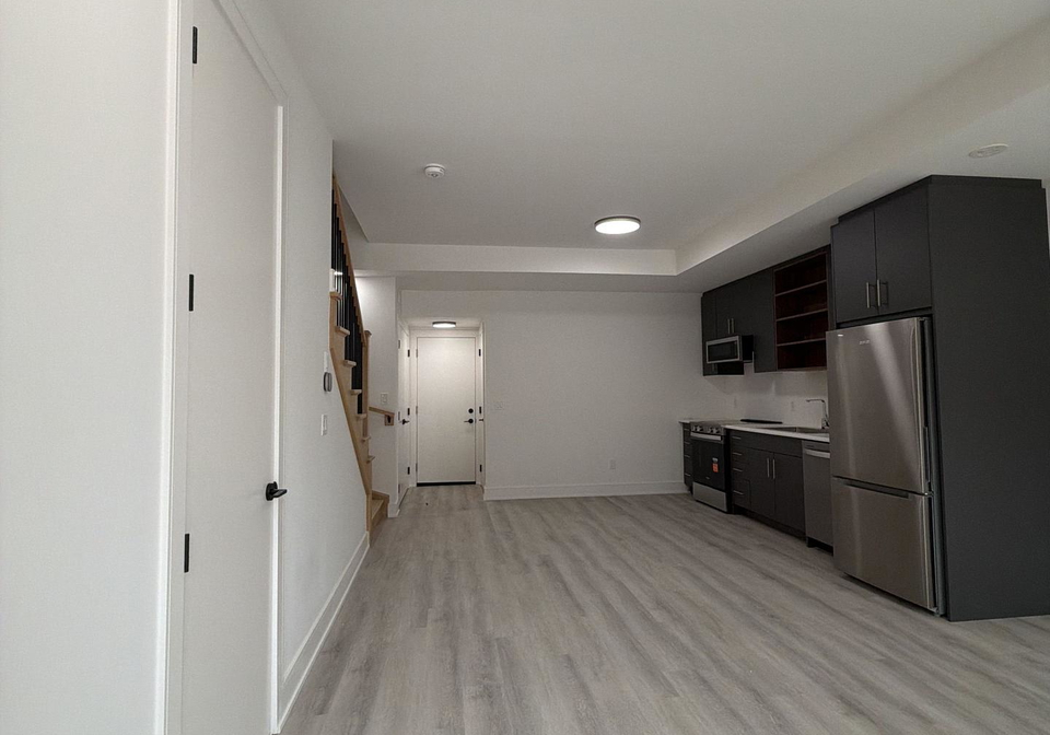 163-everett-common-st-catharines-ontario-x13579116