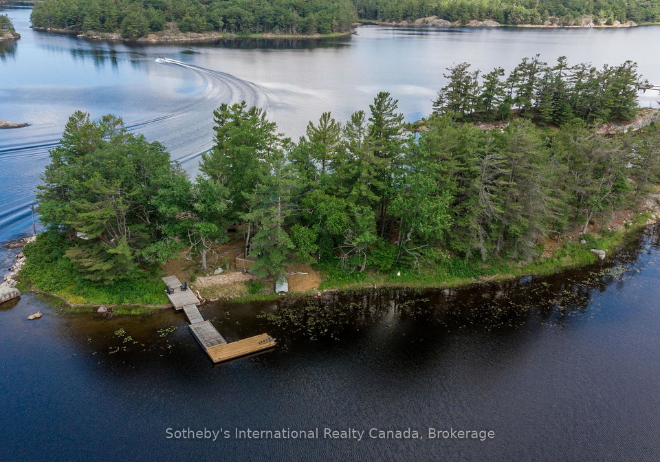 1-b277-island-the-archipelago-ontario-x13579328