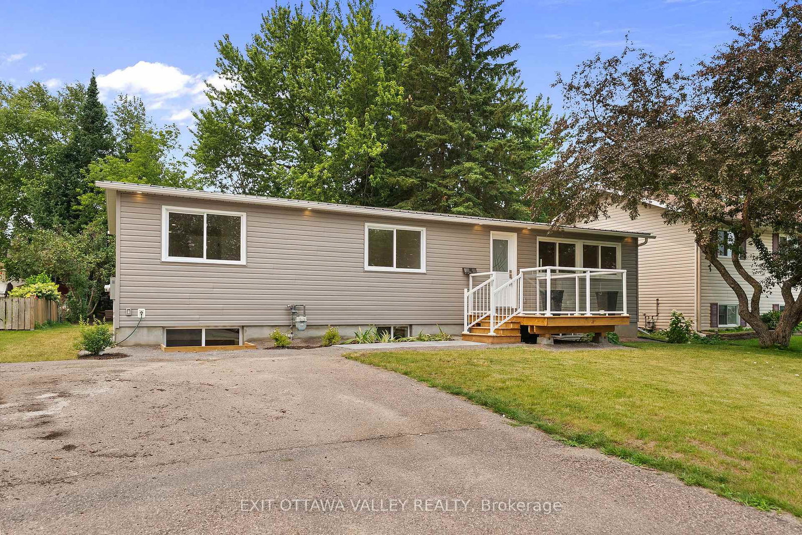 5-selkirk-street-petawawa-ontario-x13579448
