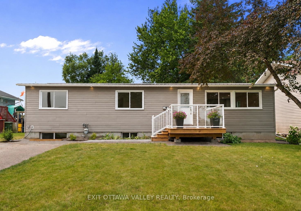 5-selkirk-street-petawawa-ontario-x13579448