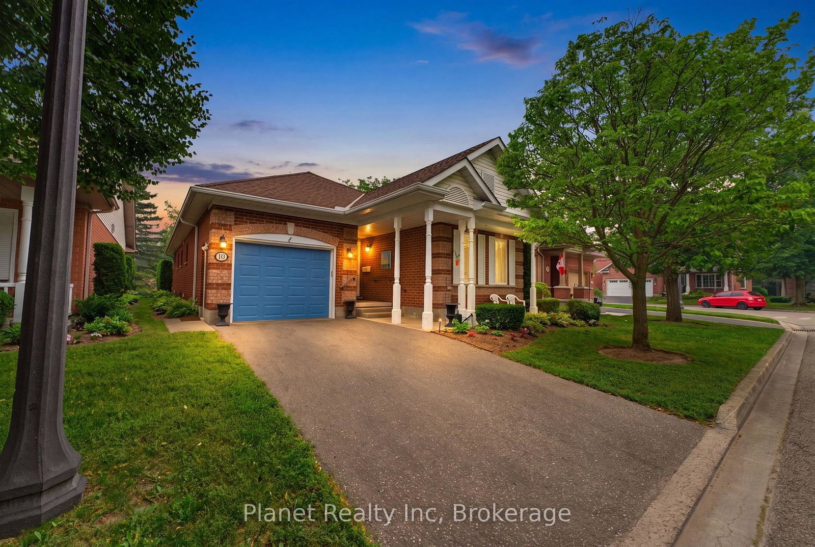 10-white-pine-way-walk-guelph-ontario-x13579902