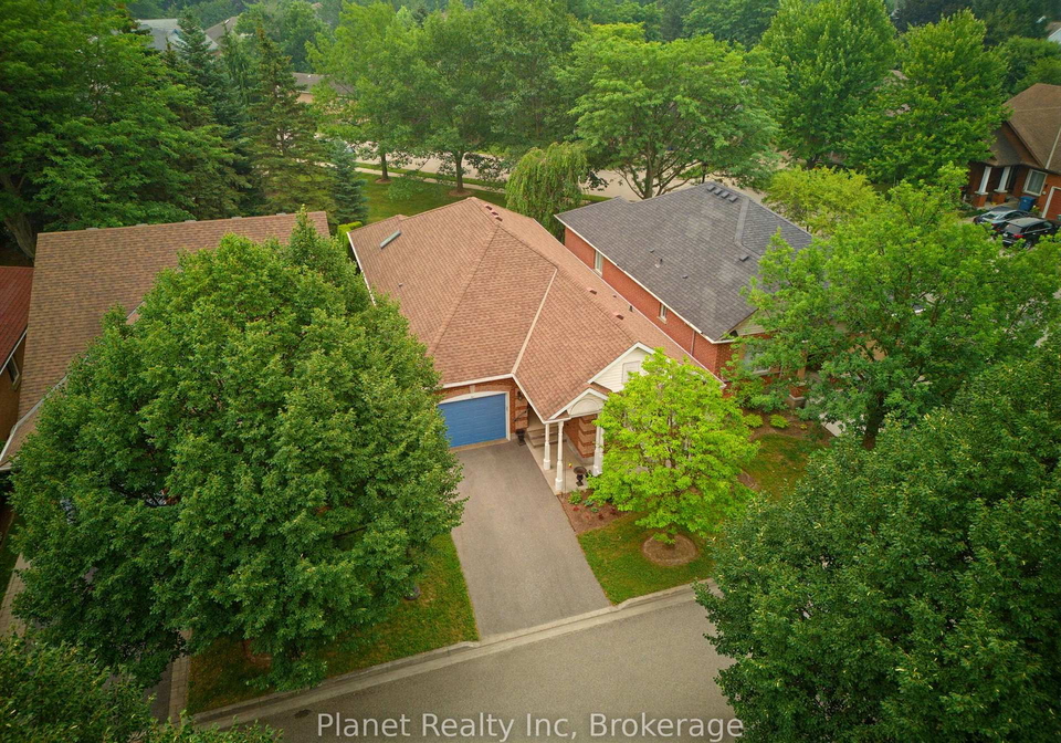 10-white-pine-way-walk-guelph-ontario-x13579902
