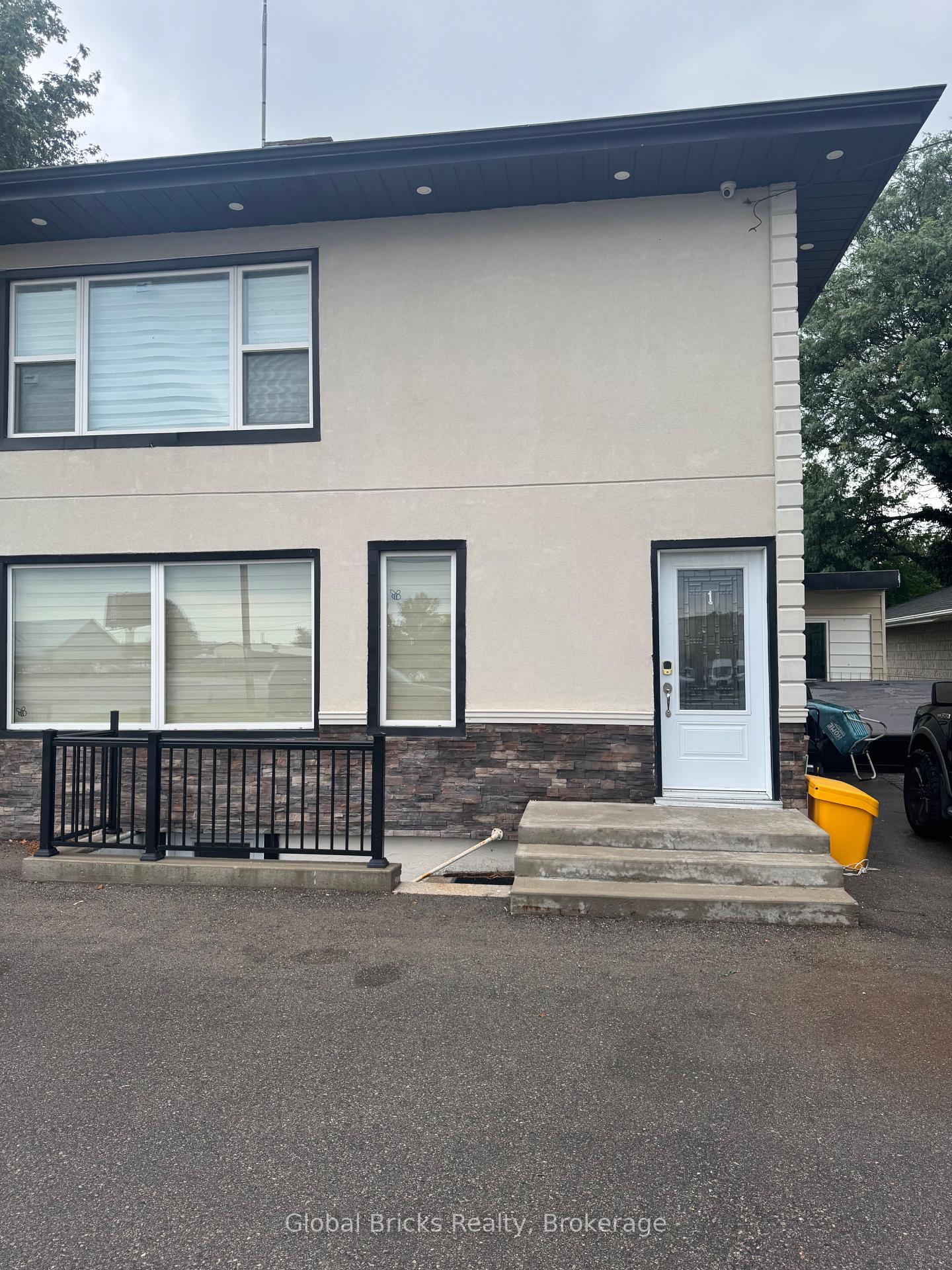 1295-dundas-street-woodstock-ontario-x13580980