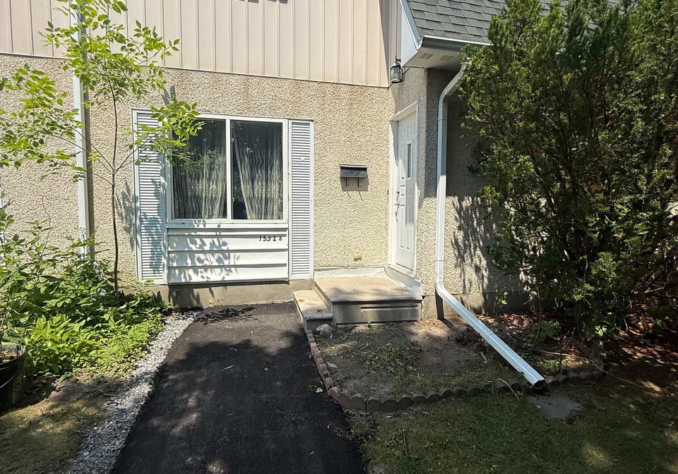 1552-beaverpond-drive-ottawa-ontario-x13581116
