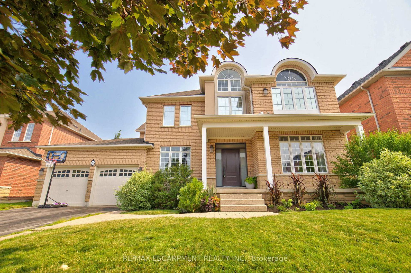 16-watercliff-place-hamilton-ontario-x13581356