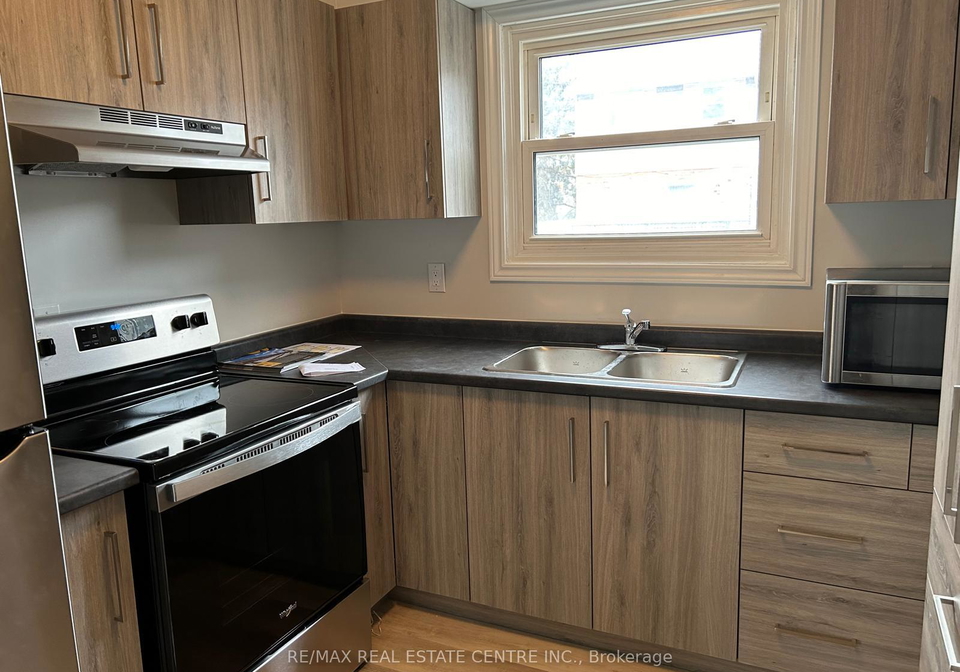 420-pioneer-drive-kitchener-ontario-x13581626
