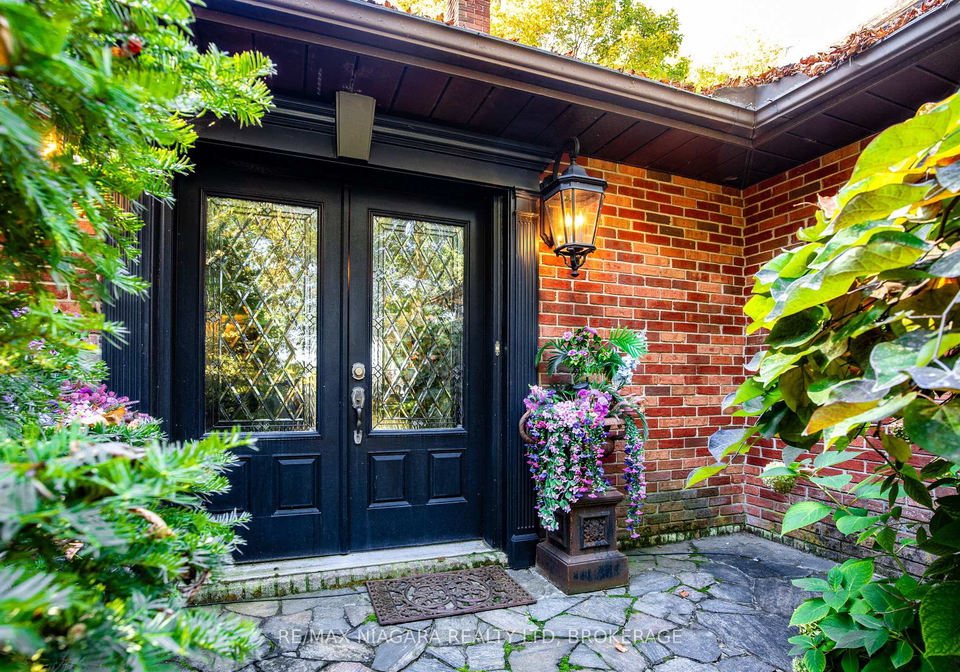 735-lakeshore-road-e-port-colborne-ontario-x13582184