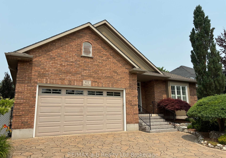 911-ridgewood-drive-woodstock-ontario-x13582564