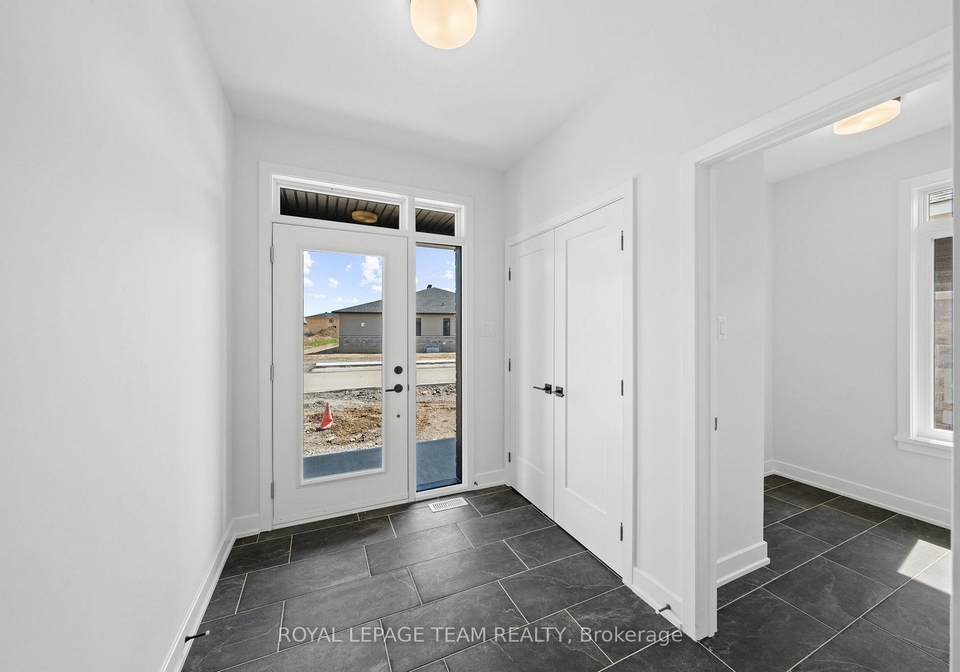 1094-moore-street-brockville-ontario-x13583128