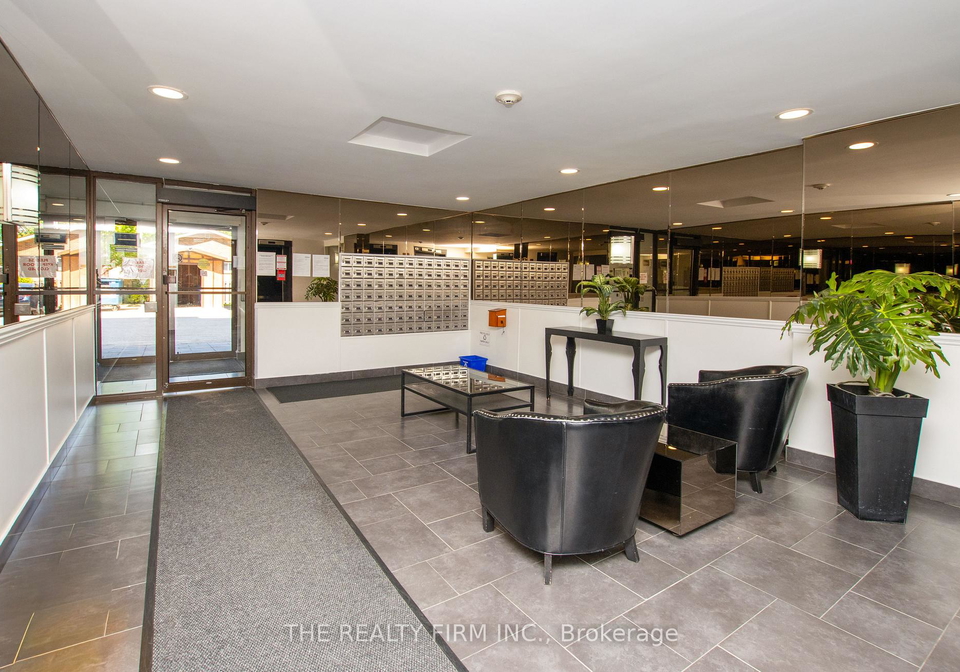 135-baseline-road-w-london-south-ontario-x13583556