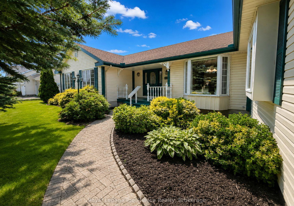 88-westwind-crescent-prince-edward-county-ontario-x13583710