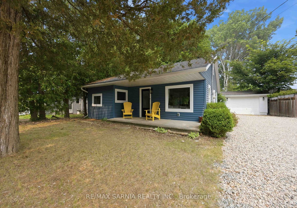 6366-london-road-lambton-shores-ontario-x13584280