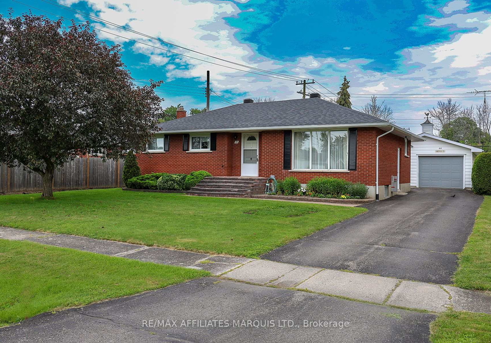 44-broder-crescent-south-dundas-ontario-x13584284