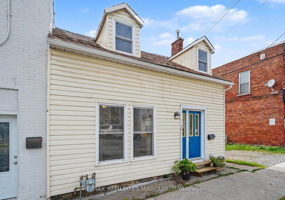 26-market-street-n-smiths-falls-ontario-x13584572