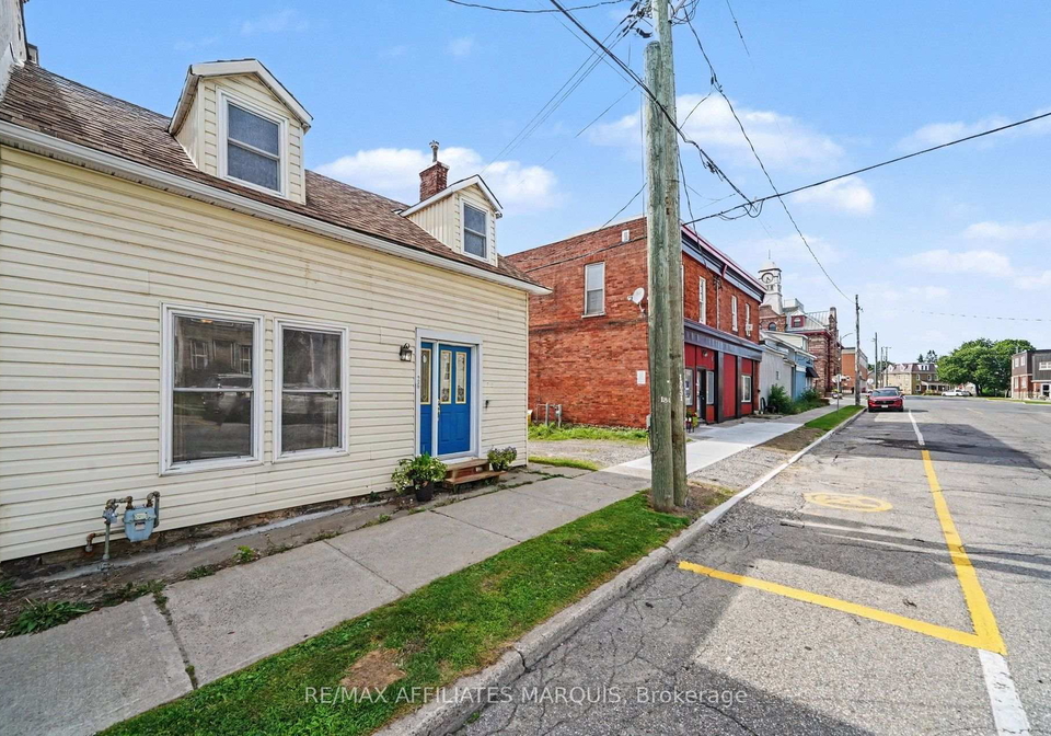 26-market-street-n-smiths-falls-ontario-x13584572